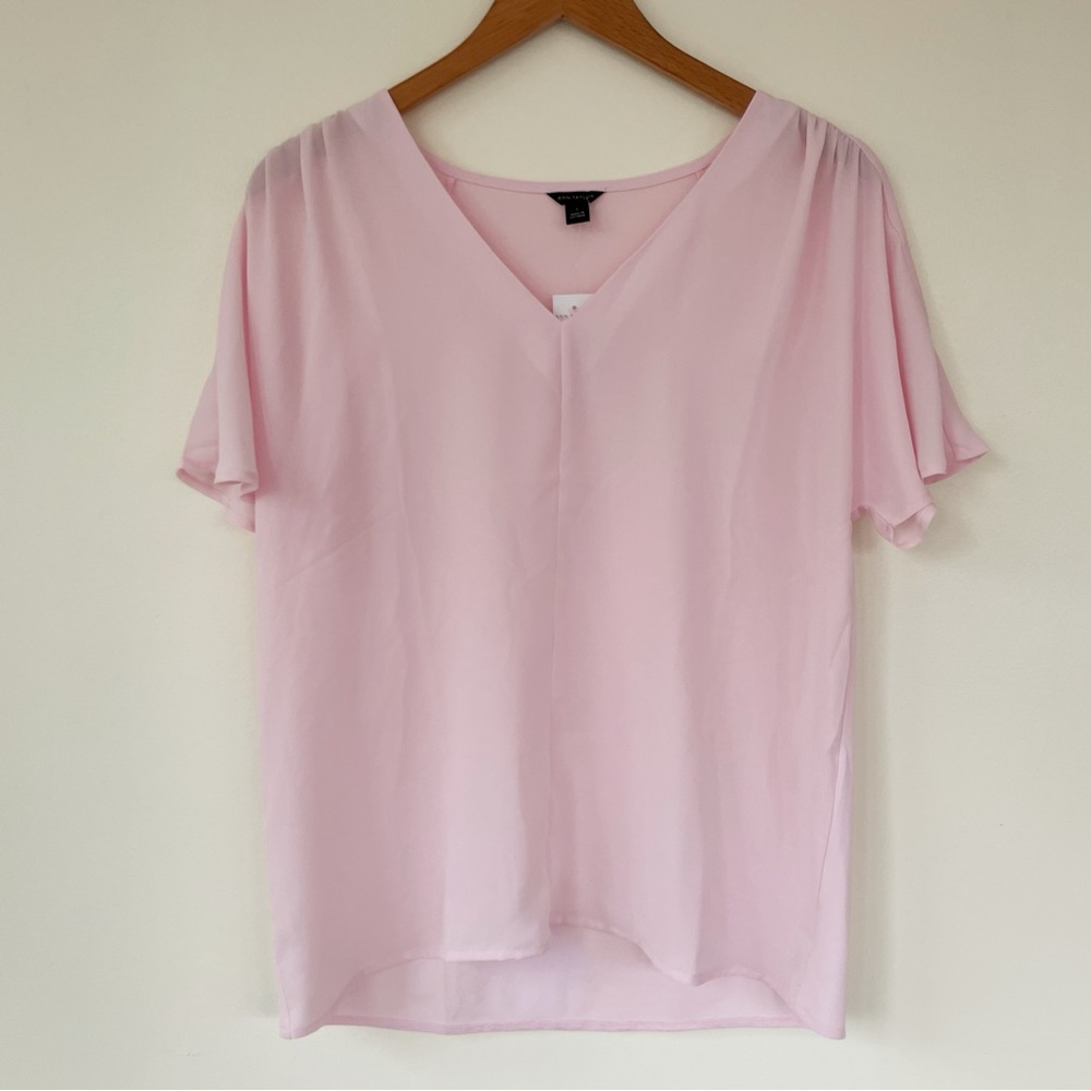 NWT Ann Taylor Short Sleeve V-Neck Shell Blouse Top Classic Light Pink S Small - Picture 1 of 5